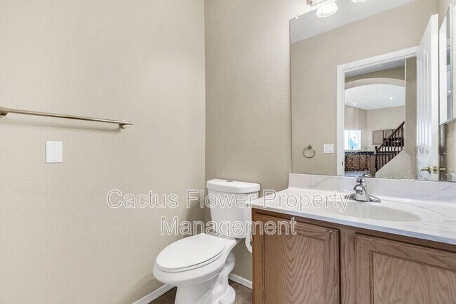 Building Photo - 2524 N Sunrise