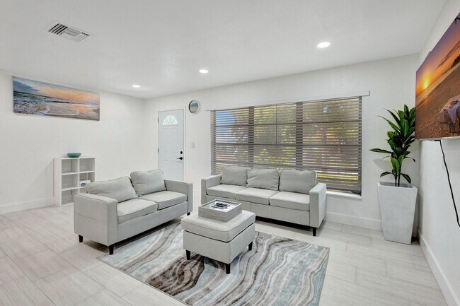 Building Photo - 3837 NE Melba Dr