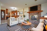 Building Photo - Spacious 3 bed, 2 bath rental in Bloomingt...