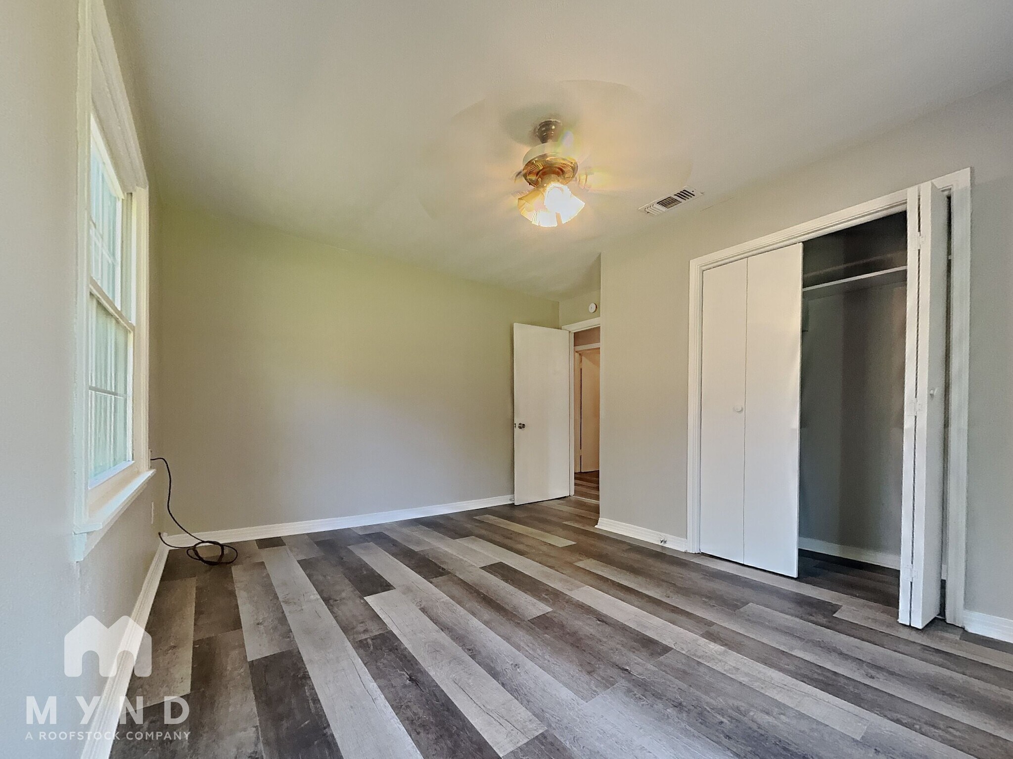 Building Photo - 404 N Kenwood Rd