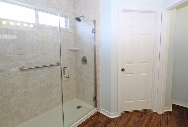 Building Photo - WIP – Coming Available 10/24! Charming 2BD...