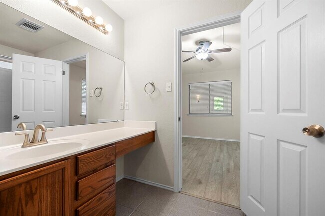 Building Photo - 9628 Dalewood Dr