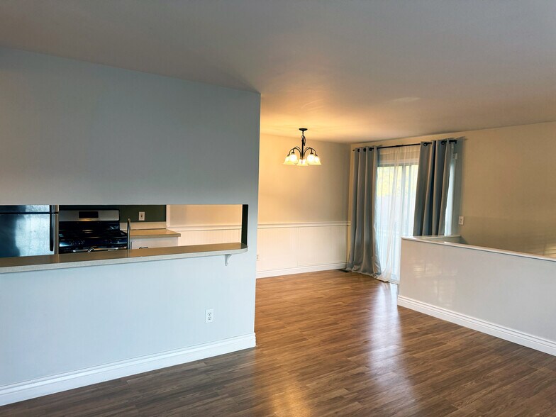 Dining Area - 2649 Fenwick Ct