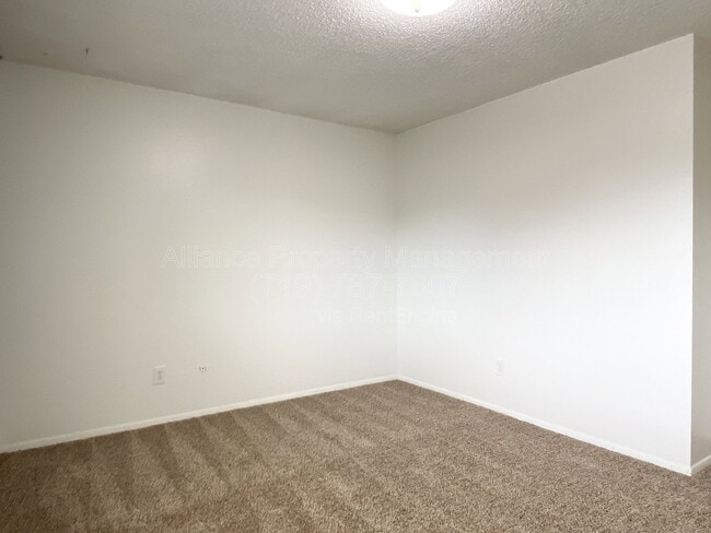 Building Photo - 6087 Del Rey Dr