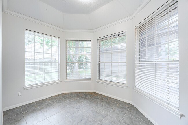 Building Photo - 5211 High Glen Ct