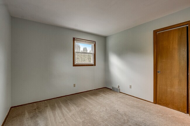 Bedroom 1 6825 - 6825 S Juniper Dr
