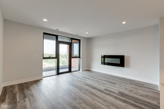 Building Photo - 2942 W North Ave