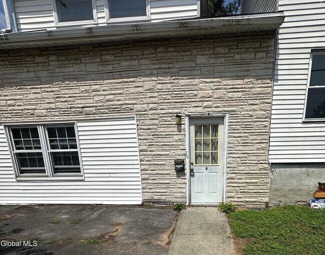 Primary Photo - 510 Bradford St