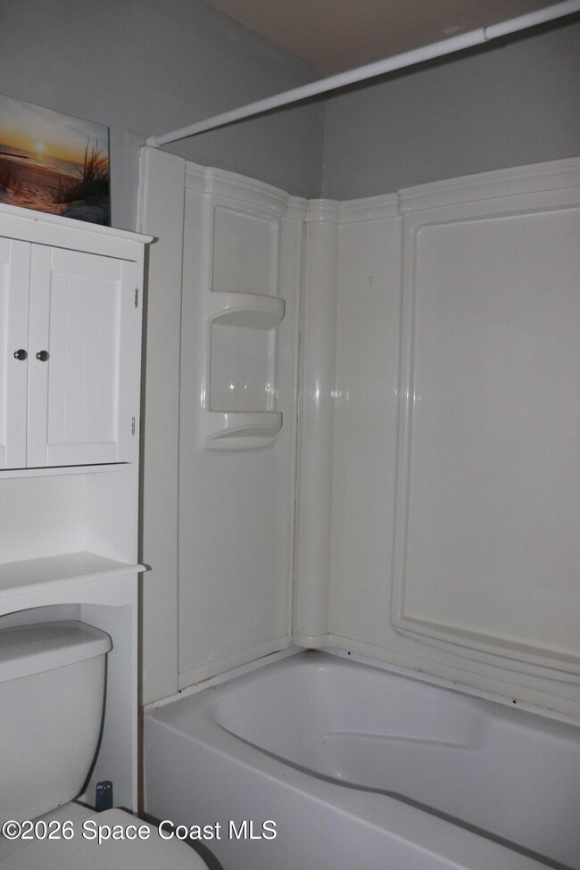 Building Photo - 1204 Linmoor Cir NE