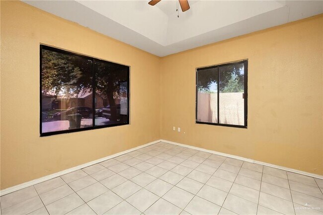Building Photo - 604 Crystal Dr