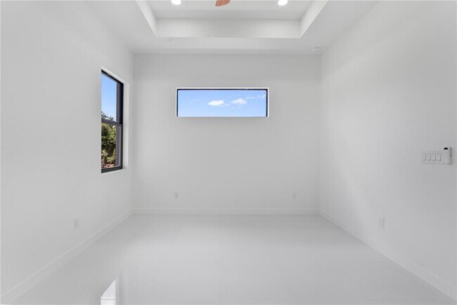 Building Photo - 10070 Flat River St