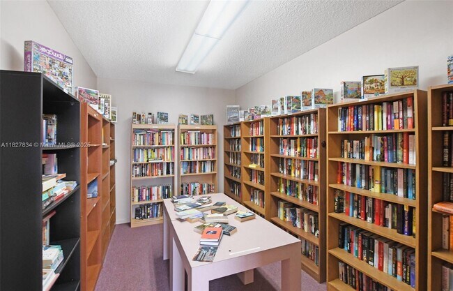Building Photo - 7300 Lake Cir Dr