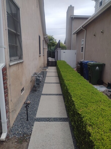 Private Entrance - 2746 Veteran Ave