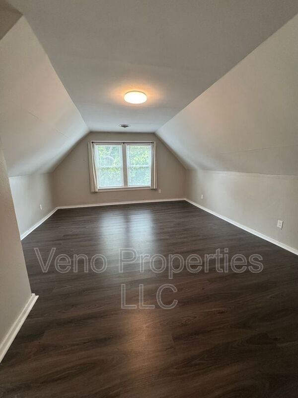 Building Photo - 221 Spring Ave