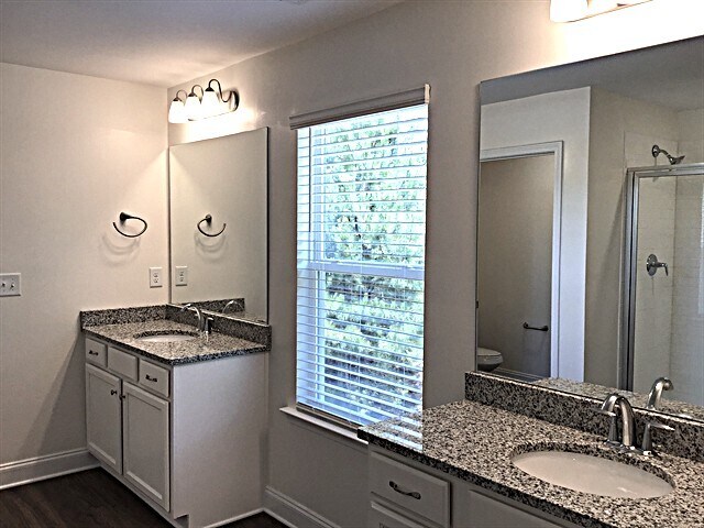 Building Photo - 1462 Weatherbrook Cir