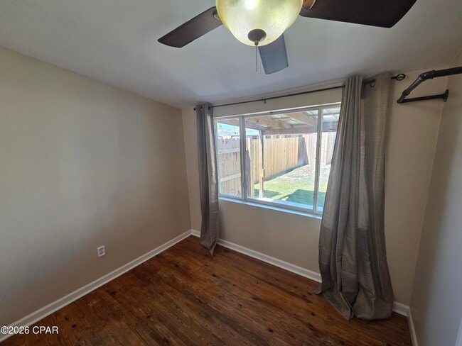 Building Photo - 1525 Oak Ave