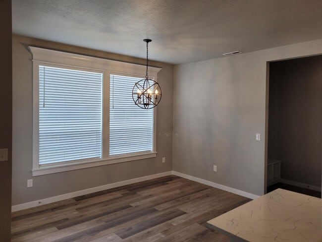 Building Photo - Amazing 5 Bedroom Home in Meridian!