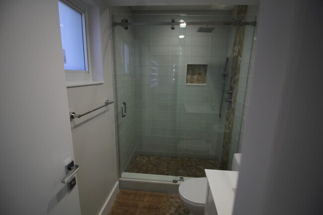 Building Photo - 2548 SE 14th St