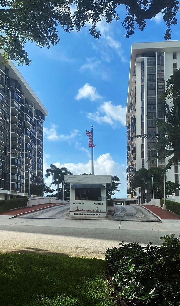 Building Photo - 1915 Brickell Ave