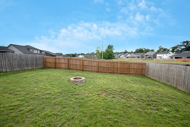 Building Photo - Pet Friendly in Eagle's Bluff!