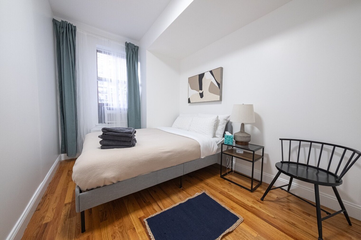 Building Photo - 305 E 95th St