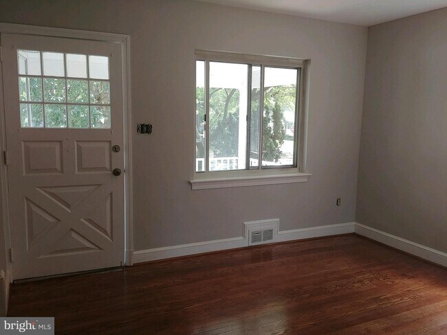 Primary Photo - 1226 N Lincoln St