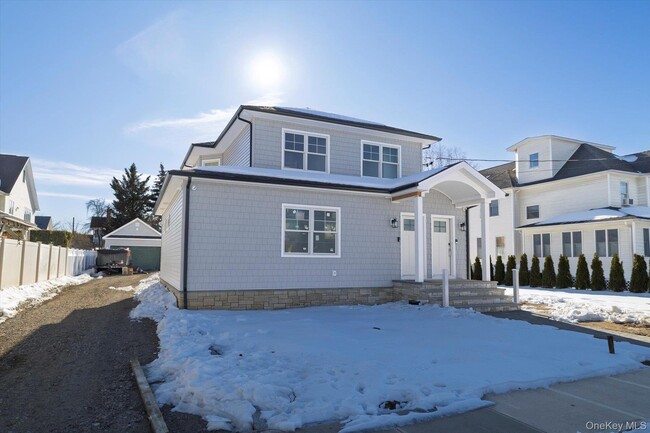 Building Photo - 8 1st St