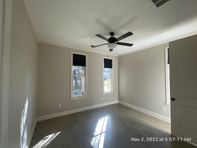 Building Photo - 581 Alexander St