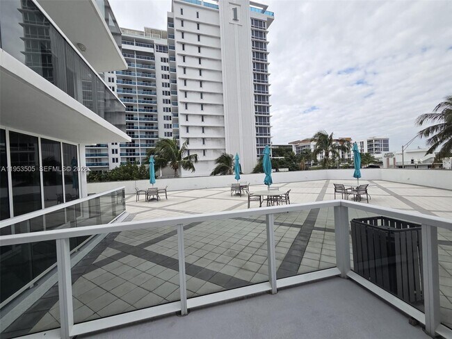 Building Photo - 2401 Collins Ave