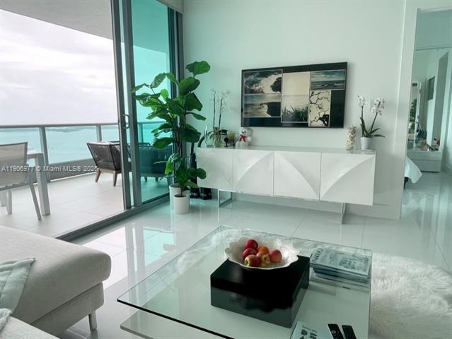 Building Photo - 900 Biscayne
