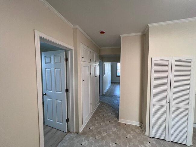 Building Photo - 5104 S Kilpatrick Ave
