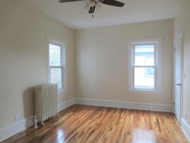 Building Photo - 678 Hanover St