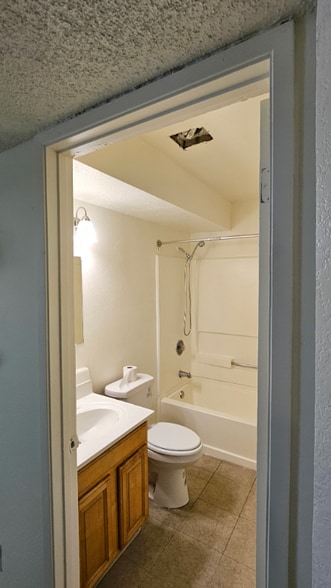 Building Photo - 429 S Backer Ave