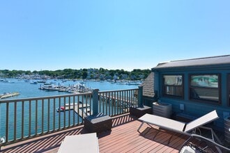 Building Photo - Winter Rental: Waterfront 3 Bed/3 Bath on Rocky Neck