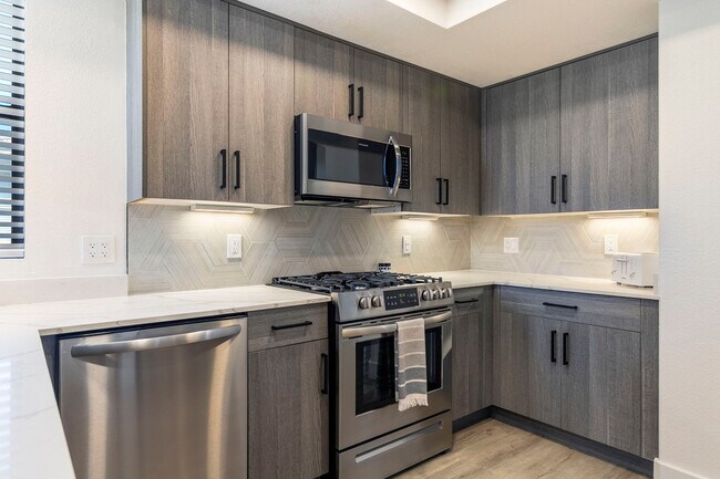 Building Photo - 14201 N 70th Way