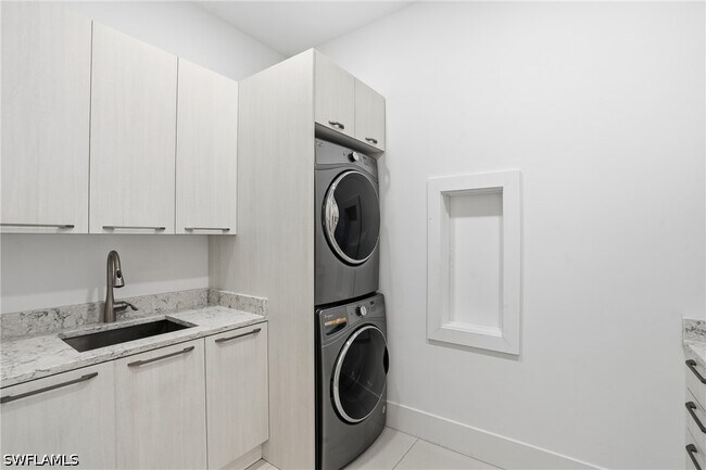 Building Photo - 14831 Dockside Ln