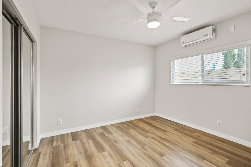 Building Photo - 1352 W 36th St