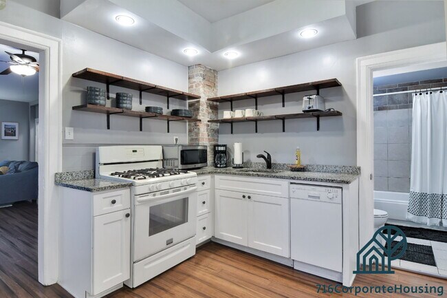 Building Photo - Furnished 3-Bedroom Carriage House on Bird Ave