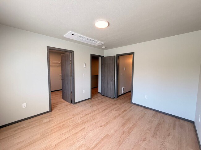 Building Photo - 4468 W 30th Ave