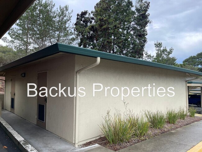 Building Photo - Beautiful two bedroom unit set in hills of Del Rey Oaks