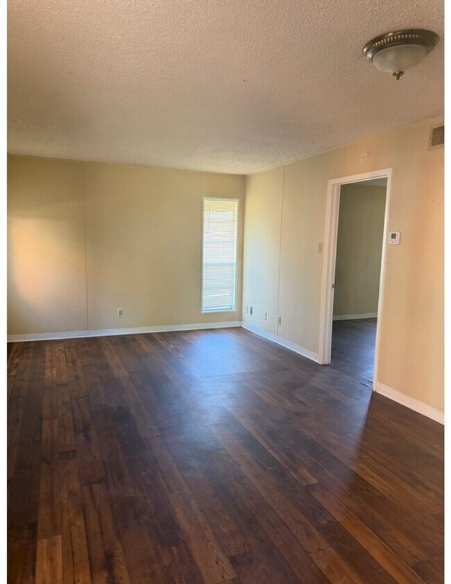 Building Photo - 2021 Austin Ave