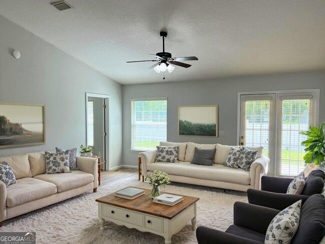 Building Photo - 218 Royal Palms Ave