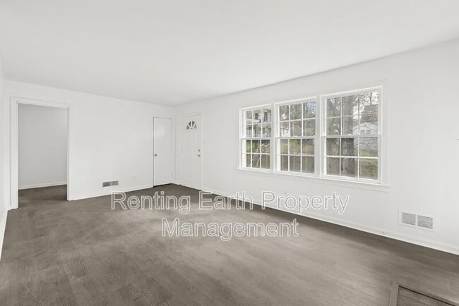Building Photo - 805 Vanderbilt St