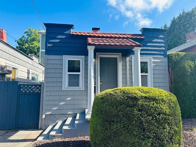 Building Photo - 2323-2337 SE Hawthorne Blvd