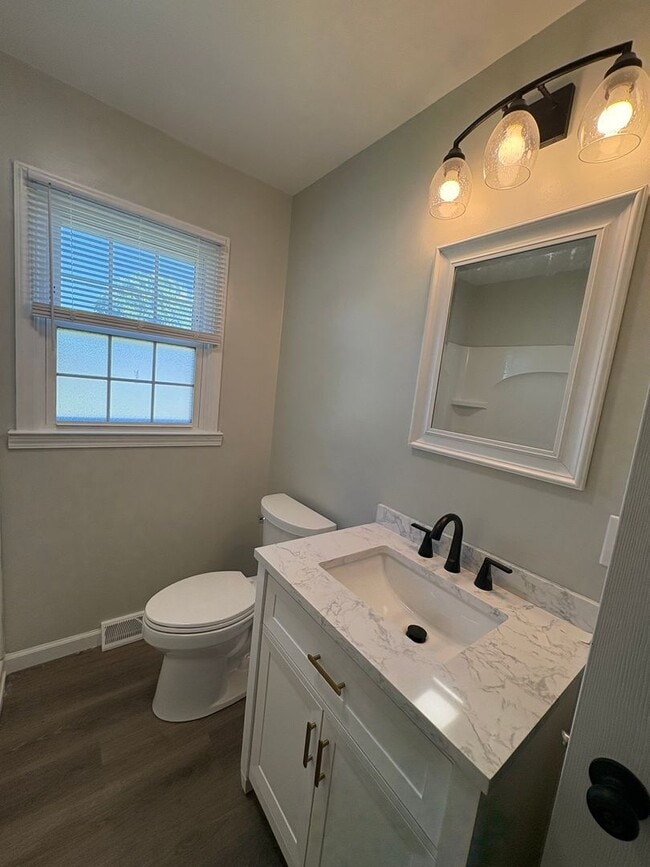 Building Photo - Completely Upgraded 3 Bedroom Single Family Home