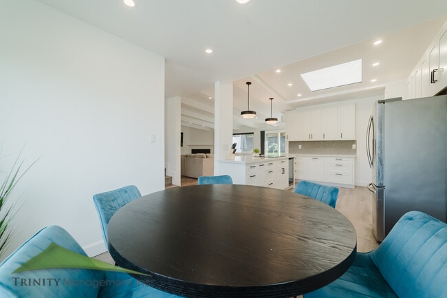 Building Photo - 341 N Sierra Ave