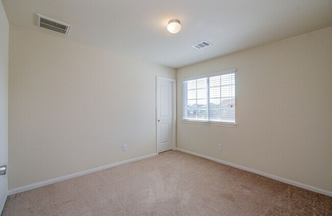 Building Photo - Open Layout & Large Backyard in Houston’s Evergreen Villas – 3 Beds, 2½ Baths