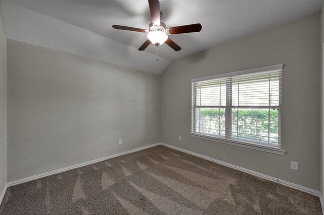 Building Photo - 122 S Bearkat Ct