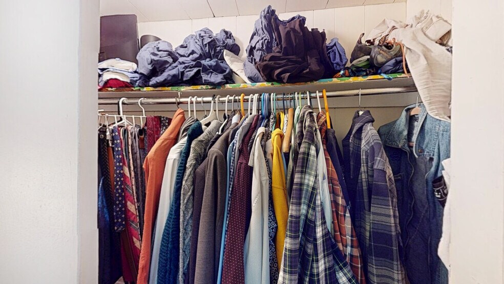 Building Photo - 15 Glenville Ave