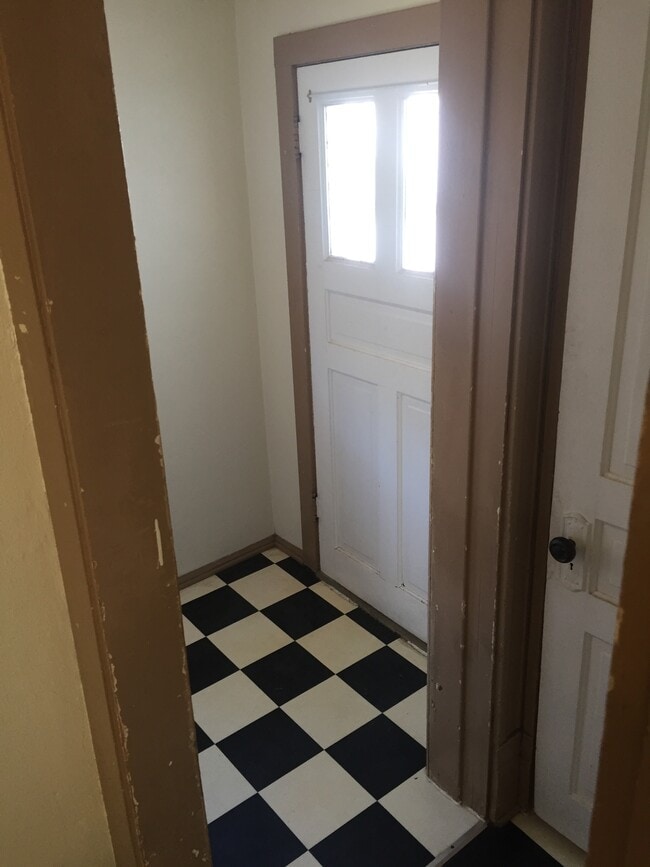 Building Photo - 2078 Atwood Ave